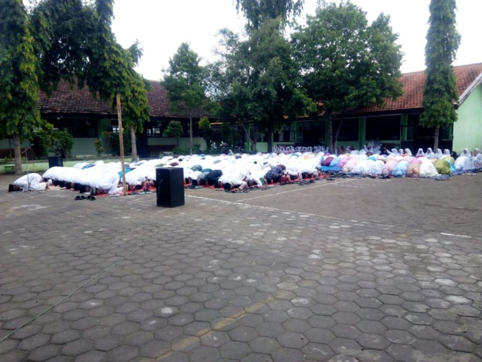 Dokumentasi kegiatan: Warga Besar MTsN 4 Mojokerto Ketuk Langit