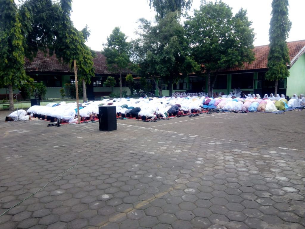 Dokumentasi kegiatan: Warga Besar MTsN 4 Mojokerto Ketuk Langit