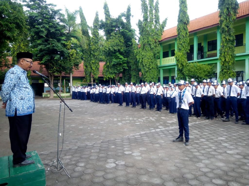 Dokumentasi kegiatan: Pembina Tatib MTsN 4 Mojokerto Ajak Siswa Tingkatkan Ketertiban