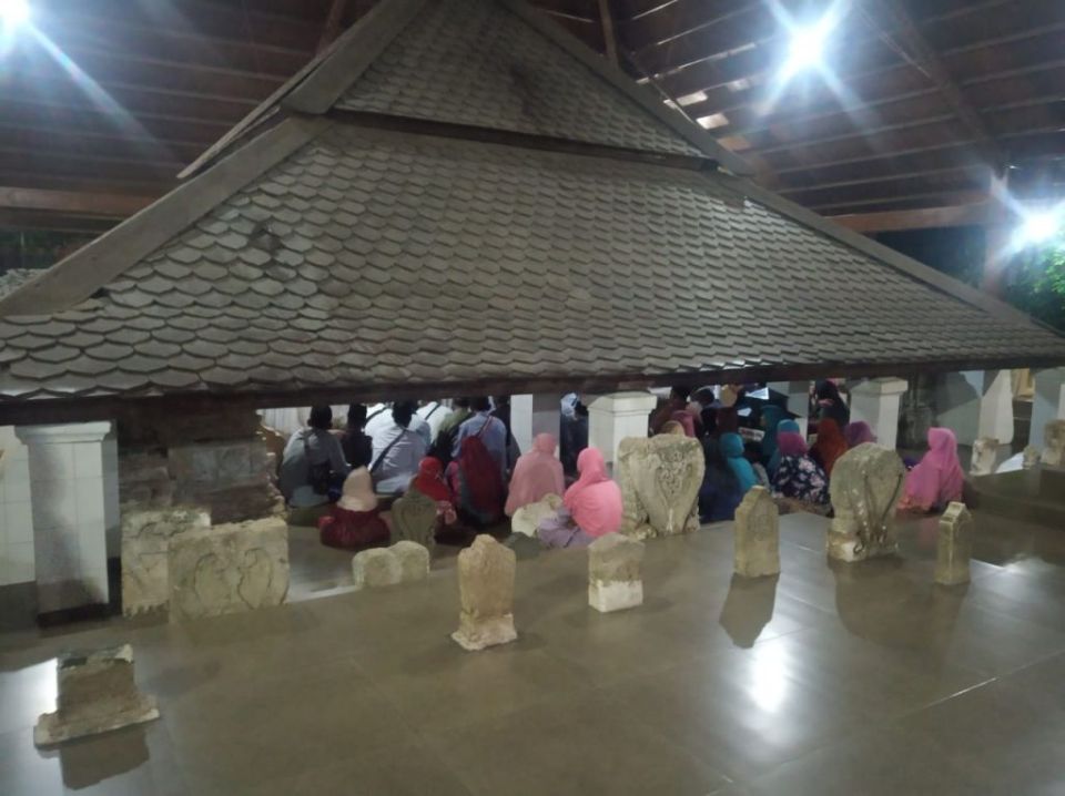 Dokumentasi kegiatan: Jelang PPDB, MTsN 4 Mojokerto Gelar Doa Bersama di Makam Sunan Bonang Tuban