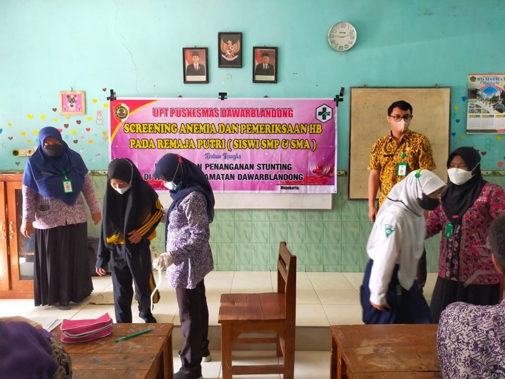 Dokumentasi kegiatan: MTsN 4 Mojokerto Sinergi dengan Puskesmas Dawar Lakukan Screening Anemia dan Pemeriksaan HB